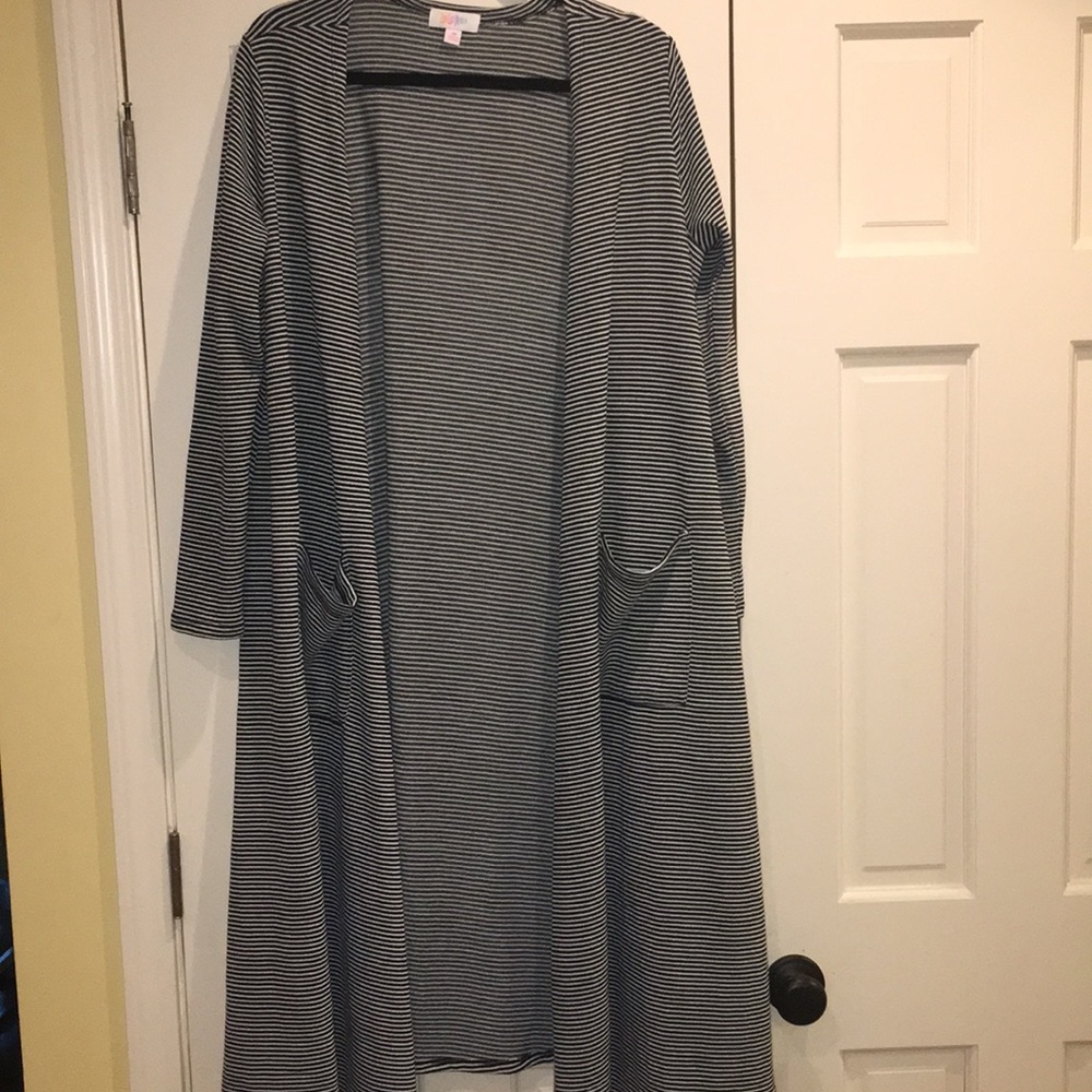 LulaRoe Sarah b/w stripes